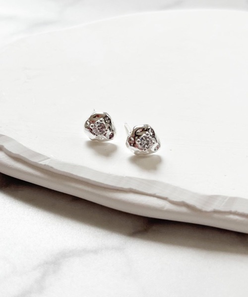 yu-ka(ユーカ)の「YU-KA:ジルコニアハート スタッドミニピアス Zirconia heart stud mini earrings(ピアス(両耳用)・レディース・シルバー・FREE)」の2枚目の写真