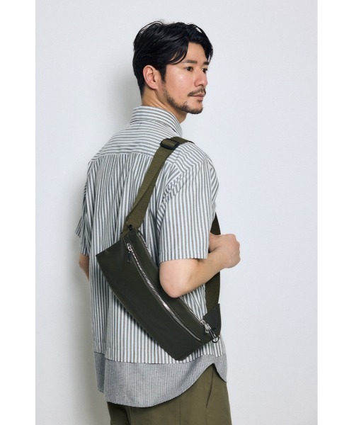 AZUL by moussy（アズールバイマウジー）の「スリムボディバッグ（ボディバッグ/ウエストポーチ・メンズ・ブラック/カーキ・FREE）」の13枚目の写真