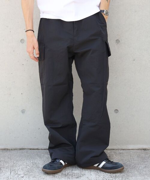 FFEIN（フェイン）の「【FFEIN(フェイン)】ナイロンテックワイドカーゴパンツ / ドローコード ブロークコア シティ ワンポイント シンプル ノームコア（その他パンツ・メンズ・ブラック/ネイビー/アイボリー・LARGE/MEDIUM/SMALL）」の11枚目の写真