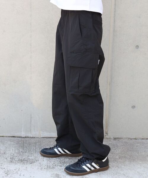 FFEIN（フェイン）の「【FFEIN(フェイン)】ナイロンテックワイドカーゴパンツ / ドローコード ブロークコア シティ ワンポイント シンプル ノームコア（その他パンツ・メンズ・ブラック/ネイビー/アイボリー・LARGE/MEDIUM/SMALL）」の14枚目の写真