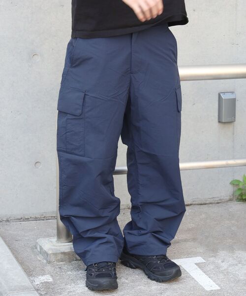FFEIN（フェイン）の「【FFEIN(フェイン)】ナイロンテックワイドカーゴパンツ / ドローコード ブロークコア シティ ワンポイント シンプル ノームコア（その他パンツ・メンズ・ブラック/ネイビー/アイボリー・LARGE/MEDIUM/SMALL）」の6枚目の写真