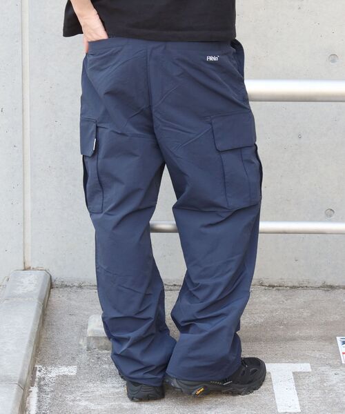 FFEIN（フェイン）の「【FFEIN(フェイン)】ナイロンテックワイドカーゴパンツ / ドローコード ブロークコア シティ ワンポイント シンプル ノームコア（その他パンツ・メンズ・ブラック/ネイビー/アイボリー・LARGE/MEDIUM/SMALL）」の7枚目の写真