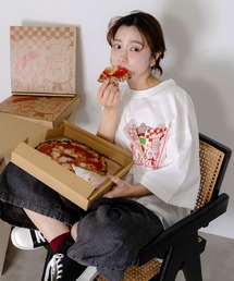 ScoLar（スカラー）の「362101：ポケットギミック付き ピザ屋ネコ＆クマ柄Tシャツ（Tシャツ/カットソー）」