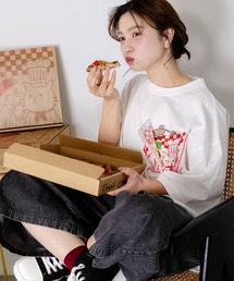 ScoLar（スカラー）の「362101：ポケットギミック付き ピザ屋ネコ＆クマ柄Tシャツ（Tシャツ/カットソー）」