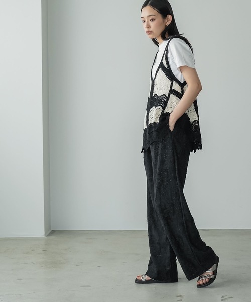 mili an deni(ミリアンデニ)の「シャイニーダメージイージーパンツ(その他パンツ・レディース・ブラック/アイボリー・M)」の13枚目の写真