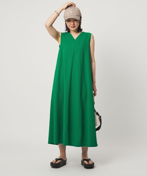 green label relaxing(グリーンレーベルリラクシング)の「【WEB限定】<at ease>カラミ ノースリーブ ワンピース(ワンピース・レディース・ブラック/ロイヤルブルー/ケリーグリーン・FREE)」の2枚目の写真