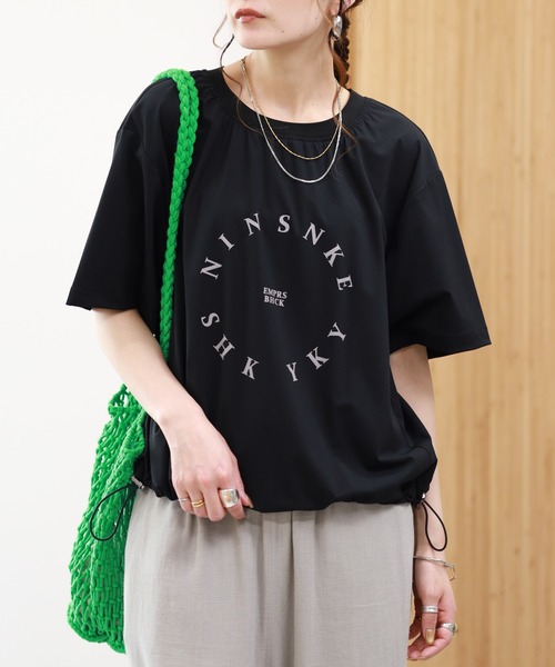 EGLANTINE（エグランティーヌ）の「EGLANTINE 接触冷感+UVカット ナイロンロゴプルオーバー 半袖（Tシャツ/カットソー・レディース・サンドベージュ/ブラック/チャコールグレー・38）」の2枚目の写真