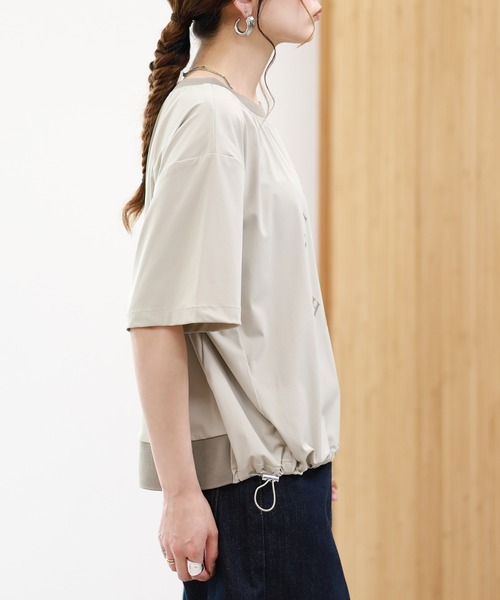 EGLANTINE（エグランティーヌ）の「EGLANTINE 接触冷感+UVカット ナイロンロゴプルオーバー 半袖（Tシャツ/カットソー・レディース・サンドベージュ/ブラック/チャコールグレー・38）」の6枚目の写真