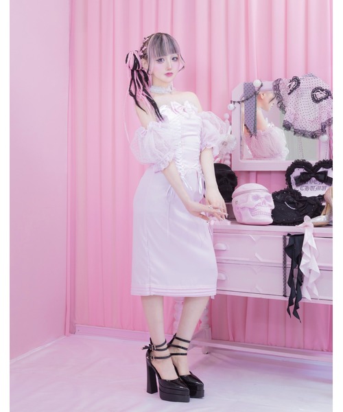 AVENCHUMU(アバンチュウム)の「Race up off shoulder tulle puff tops(チューブトップ・レディース・ブラック×ピンク/ブラック・XS/FREE)」の19枚目の写真