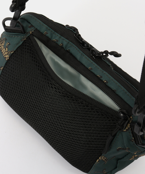 JOURNAL STANDARD relume（ジャーナルスタンダード　レリューム）の「【KiU/キウ】FRNT PKT ミニショルダーバッグ（ショルダーバッグ・レディース・ブラック/グリーン・FREE）」の14枚目の写真