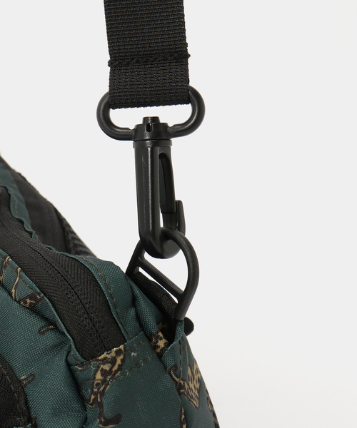 JOURNAL STANDARD relume（ジャーナルスタンダード　レリューム）の「【KiU/キウ】FRNT PKT ミニショルダーバッグ（ショルダーバッグ・レディース・ブラック/グリーン・FREE）」の16枚目の写真