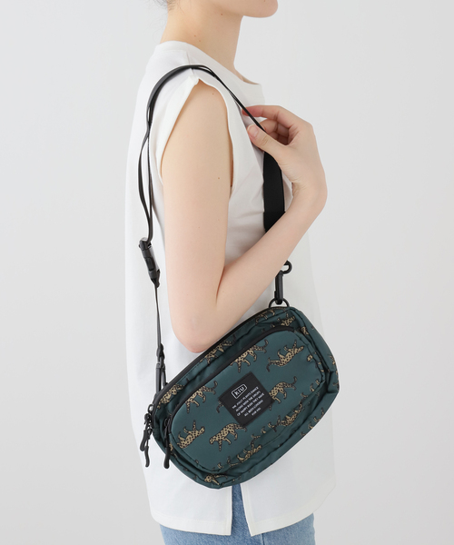 JOURNAL STANDARD relume(ジャーナルスタンダード レリューム)の「【KiU/キウ】FRNT PKT ミニショルダーバッグ(ショルダーバッグ・レディース・ブラック/グリーン・FREE)」の21枚目の写真