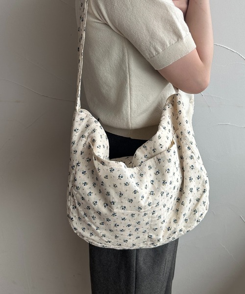 apres jour clair（アプレジュールクレア）の「【apres jour clair】小花柄ショルダーバッグ（ショルダーバッグ・レディース・アイボリー/ホワイト・FREE）」の3枚目の写真