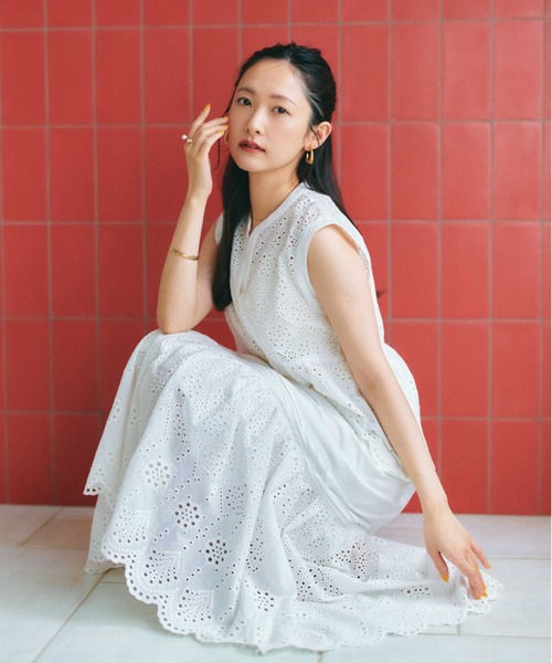 COHINA（コヒナ）の「コットンエンブロイダリーティアードスカート 【低身長・小柄女性】（スカート・レディース・ブラック/オフホワイト・REGULAR/SHORT）」の11枚目の写真