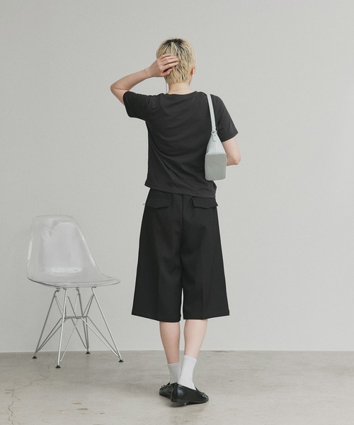 ad thie(アドティエ)の「カップ付き ベーシック コンパクト Tシャツ(Tシャツ/カットソー・レディース・ブラック/アイボリー・FREE)」の5枚目の写真