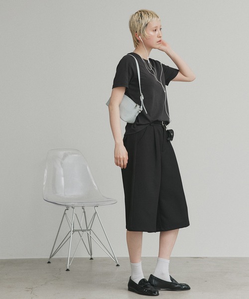 ad thie(アドティエ)の「カップ付き ベーシック コンパクト Tシャツ(Tシャツ/カットソー・レディース・ブラック/アイボリー・FREE)」の6枚目の写真