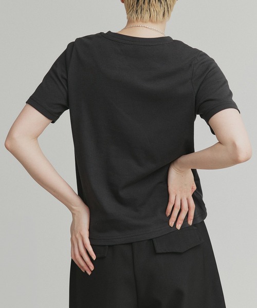 ad thie(アドティエ)の「カップ付き ベーシック コンパクト Tシャツ(Tシャツ/カットソー・レディース・ブラック/アイボリー・FREE)」の10枚目の写真