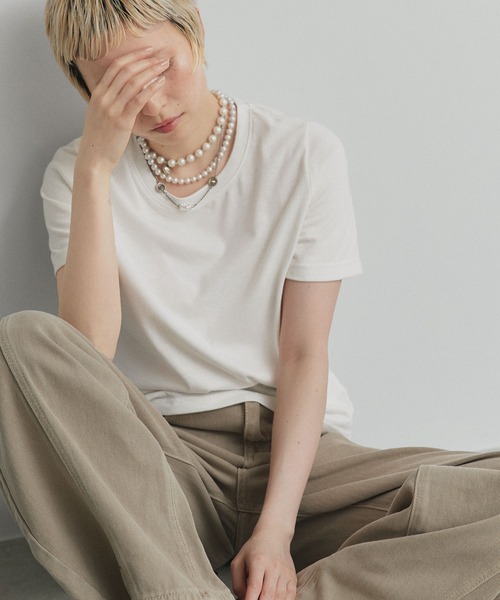 ad thie(アドティエ)の「カップ付き ベーシック コンパクト Tシャツ(Tシャツ/カットソー・レディース・ブラック/アイボリー・FREE)」の3枚目の写真