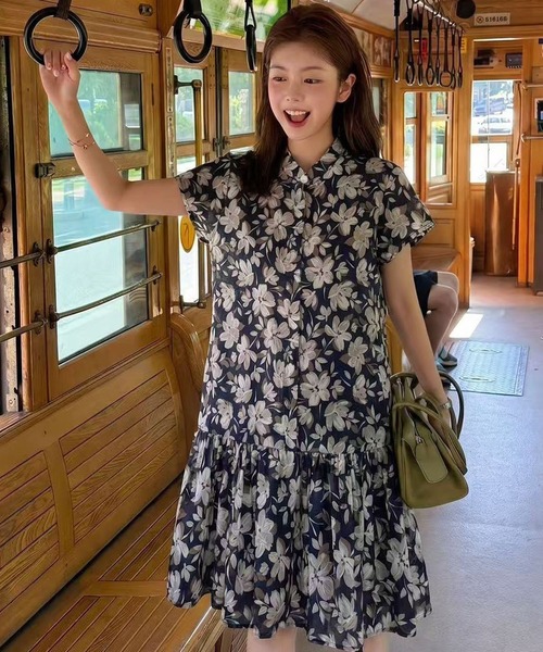 FINEnough（ファインナフ）の「モノトーン花柄パールボタン付きミニワンピース（ワンピース・レディース・ホワイト/ブラック・FREE）」の5枚目の写真