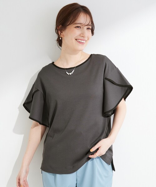 SHOO・LA・RUE(シューラルー)の「【ひんやり/洗濯機可/S-LL】配色パイピング フレアスリーブトップス(Tシャツ/カットソー・レディース・ベージュ系その他7/チャコール/ブラック系4・02/03/01/04)」の4枚目の写真