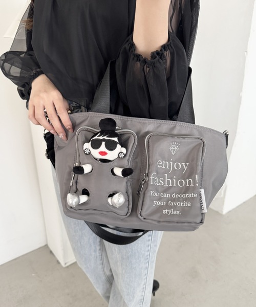 HAPPY FACE（ハッピーフェイス）の「ＥＭＭＡドール付２ＷＡＹバッグ　ＧＹ（ショルダーバッグ・レディース・グレー・ONE SIZE）」の2枚目の写真
