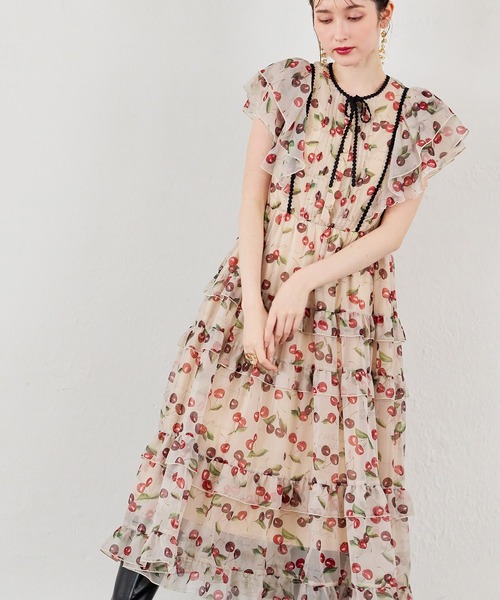 Audie a Muses(オーディアミューズ)の「ロゴチェリープリントワンピース(ワンピース・レディース・ベージュ/ブラック・42/40/38/36)」の10枚目の写真