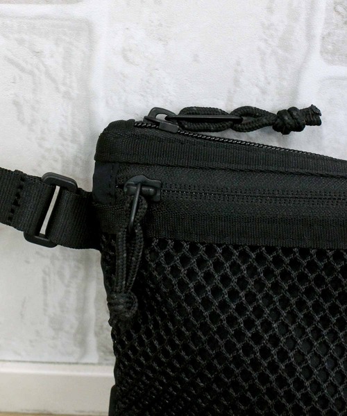 THE NORTH FACE（ザノースフェイス）の「TNF リンデン メッシュ クロスバッグ Linden Mesh Cross Bag 韓国限定（ショルダーバッグ・レディース・ブラック・ONE）」の5枚目の写真