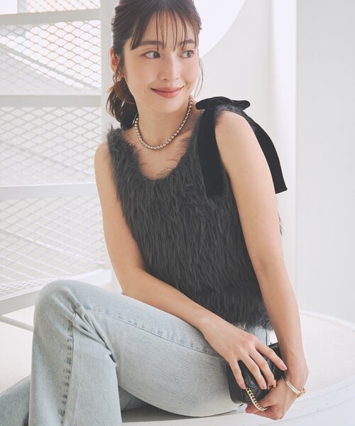 La boutique BonBon(ラブティックボンボン)の「【フワフワで女子力UP】ロングフェザーベルリボンニット(ニット/セーター・レディース・オフホワイト/チャコールグレー・FREE)」の8枚目の写真