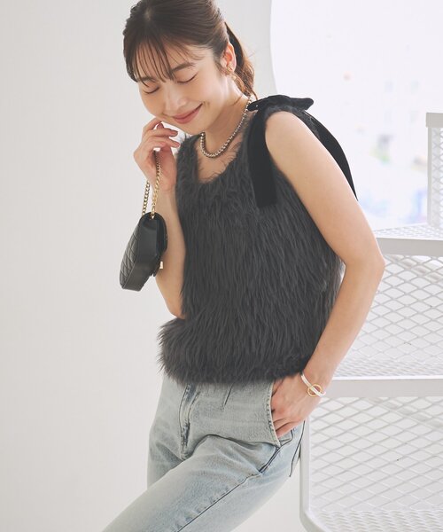 La boutique BonBon(ラブティックボンボン)の「【フワフワで女子力UP】ロングフェザーベルリボンニット(ニット/セーター・レディース・オフホワイト/チャコールグレー・FREE)」の11枚目の写真