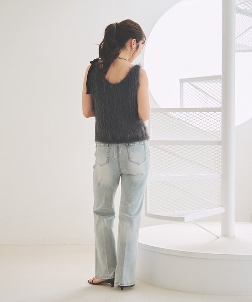 La boutique BonBon(ラブティックボンボン)の「【フワフワで女子力UP】ロングフェザーベルリボンニット(ニット/セーター・レディース・オフホワイト/チャコールグレー・FREE)」の5枚目の写真
