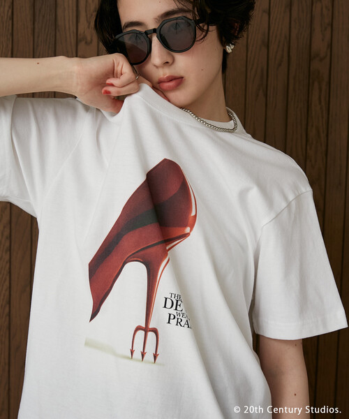 FREAK'S STORE(フリークスストア)の「GOOD ROCK SPEED/グッドロックスピード 【The Devil Wears Prada】PhotoHeels Tシャツ/『プラダを着た悪魔』(Tシャツ/カットソー・レディース・チャコール/オフホワイト・フリ-)」の5枚目の写真