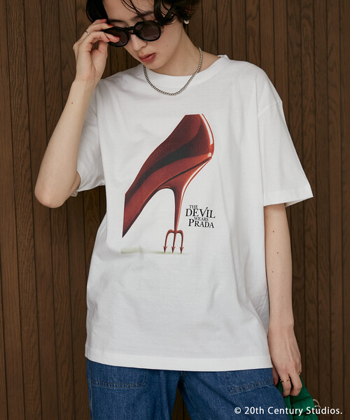 FREAK'S STORE(フリークスストア)の「GOOD ROCK SPEED/グッドロックスピード 【The Devil Wears Prada】PhotoHeels Tシャツ/『プラダを着た悪魔』(Tシャツ/カットソー・レディース・チャコール/オフホワイト・フリ-)」の6枚目の写真