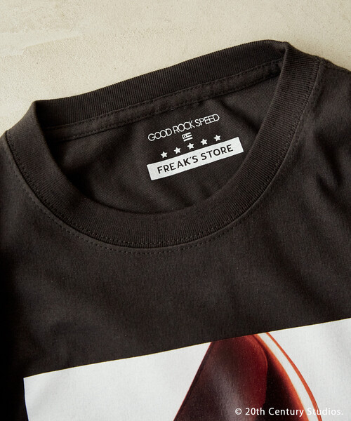 FREAK'S STORE(フリークスストア)の「GOOD ROCK SPEED/グッドロックスピード 【The Devil Wears Prada】PhotoHeels Tシャツ/『プラダを着た悪魔』(Tシャツ/カットソー・レディース・チャコール/オフホワイト・フリ-)」の11枚目の写真