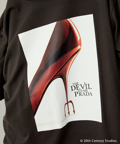 FREAK'S STORE(フリークスストア)の「GOOD ROCK SPEED/グッドロックスピード 【The Devil Wears Prada】PhotoHeels Tシャツ/『プラダを着た悪魔』(Tシャツ/カットソー・レディース・チャコール/オフホワイト・フリ-)」の3枚目の写真