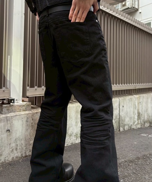 Never mind the XU / Chikashitsu+(ネバーマインド ザ エックスユー / チカシツプラス)の「essential black flare denim pants / エッセンシャルブラックフレアデニムパンツ(デニムパンツ・メンズ・ブラック・L/S/XS/M)」の9枚目の写真