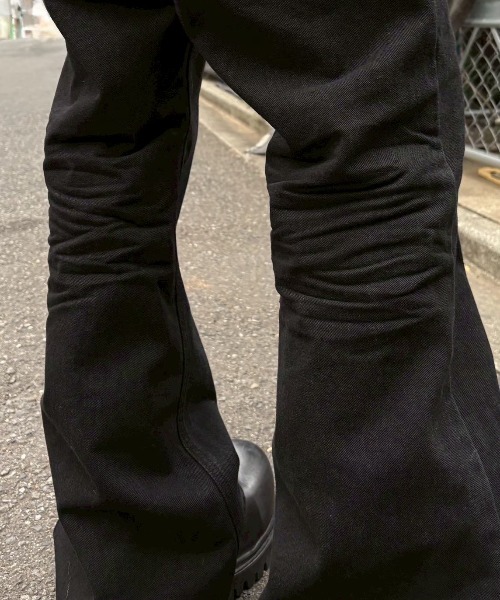 Never mind the XU / Chikashitsu+(ネバーマインド ザ エックスユー / チカシツプラス)の「essential black flare denim pants / エッセンシャルブラックフレアデニムパンツ(デニムパンツ・メンズ・ブラック・L/S/XS/M)」の11枚目の写真