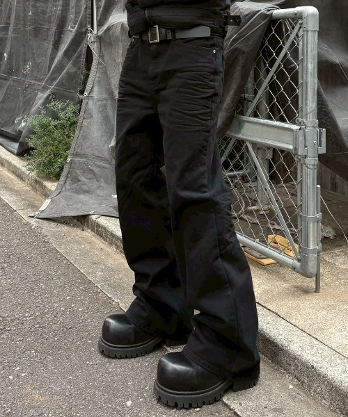 Never mind the XU / Chikashitsu+(ネバーマインド ザ エックスユー / チカシツプラス)の「essential black flare denim pants / エッセンシャルブラックフレアデニムパンツ(デニムパンツ・メンズ・ブラック・L/S/XS/M)」の6枚目の写真