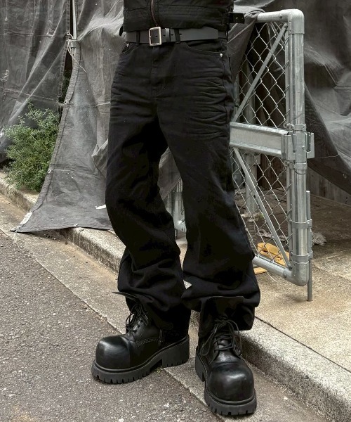 Never mind the XU / Chikashitsu+(ネバーマインド ザ エックスユー / チカシツプラス)の「essential black flare denim pants / エッセンシャルブラックフレアデニムパンツ(デニムパンツ・メンズ・ブラック・L/S/XS/M)」の5枚目の写真