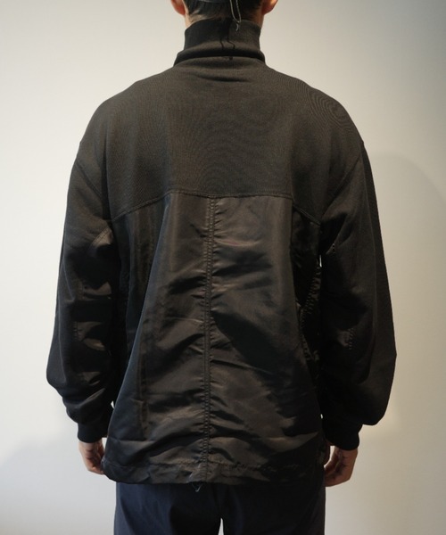 TOGA(トーガ)の「TOGA TOO Cotton half-zip pullover(Tシャツ/カットソー・メンズ・ブラック・LARGE)」の4枚目の写真