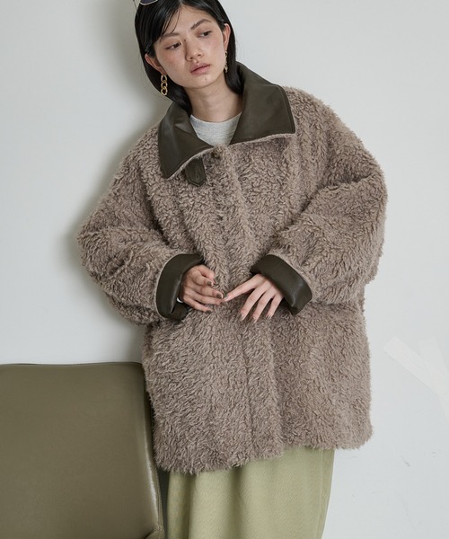 THE YOn(ザヨン)の「衿切替フェイクファージャケット(その他アウター・レディース・グレイッシュベージュ/ブラウン/アイボリー・FREE)」の3枚目の写真