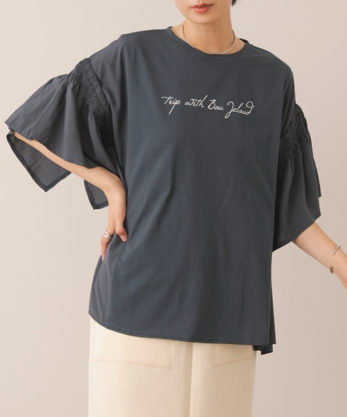Bou Jeloud（ブージュルード）の「シンプルロゴフレアスリーブＴ（Tシャツ/カットソー・レディース・ベージュ/レッド/チャコールグレー・FREE）」の2枚目の写真