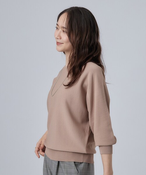 SHOO・LA・RUE(シューラルー)の「【洗濯機可】軽やかさらタッチ インせず着られる すっきり見えドルマンニット(ニット/セーター・レディース・ダークブラウン/ワインレッド/ネイビー/ベージュ・00)」の6枚目の写真