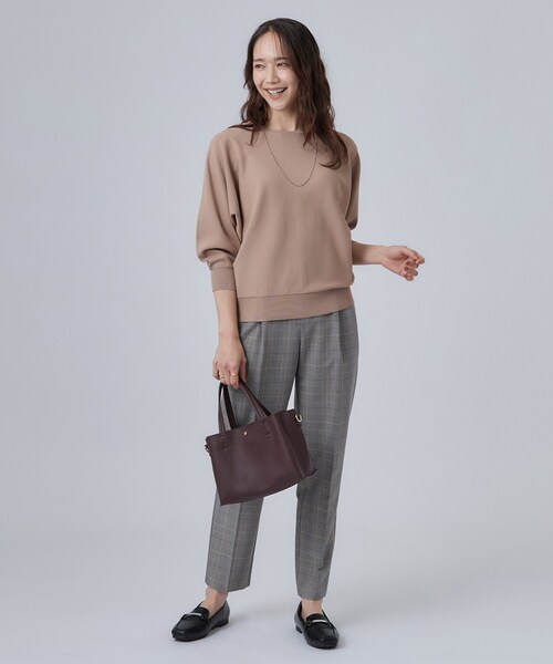 SHOO・LA・RUE(シューラルー)の「【洗濯機可】軽やかさらタッチ インせず着られる すっきり見えドルマンニット(ニット/セーター・レディース・ダークブラウン/ワインレッド/ネイビー/ベージュ・00)」の7枚目の写真