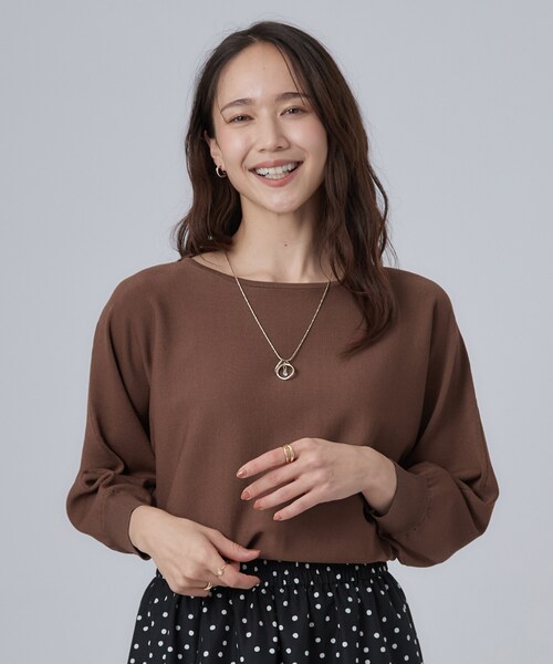 SHOO・LA・RUE(シューラルー)の「【洗濯機可】軽やかさらタッチ インせず着られる すっきり見えドルマンニット(ニット/セーター・レディース・ダークブラウン/ワインレッド/ネイビー/ベージュ・00)」の17枚目の写真