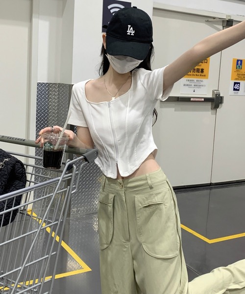 Girly Doll(ガーリードール)の「スクエアネックダブルジップ半袖カットソー(Tシャツ/カットソー・レディース・ブラック/ホワイト/キャメル・FREE)」の4枚目の写真