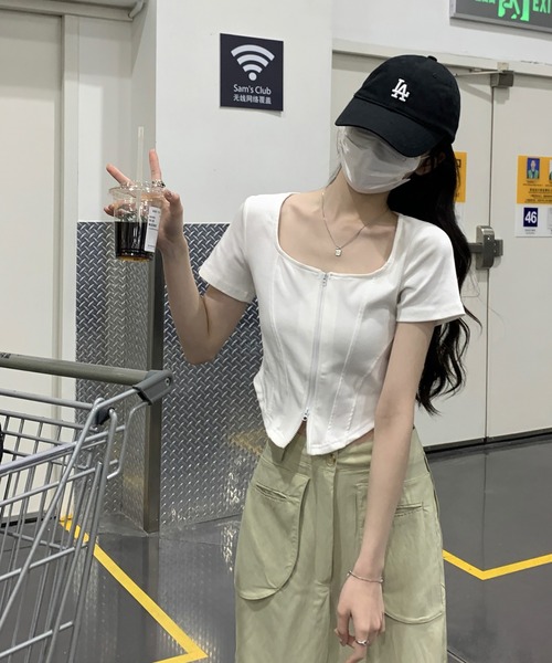 Girly Doll(ガーリードール)の「スクエアネックダブルジップ半袖カットソー(Tシャツ/カットソー・レディース・ブラック/ホワイト/キャメル・FREE)」の8枚目の写真