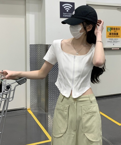 Girly Doll(ガーリードール)の「スクエアネックダブルジップ半袖カットソー(Tシャツ/カットソー・レディース・ブラック/ホワイト/キャメル・FREE)」の13枚目の写真