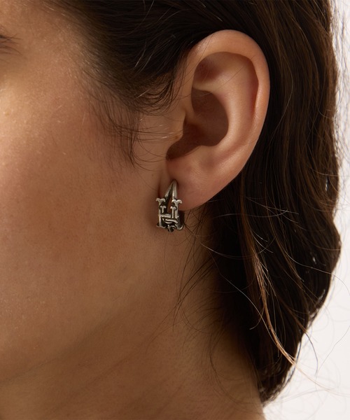 HUF(ハフ)の「VARSITY DOUBLE HOOP PIERCE(ピアス(片耳用)・メンズ・シルバー・O/S)」の7枚目の写真