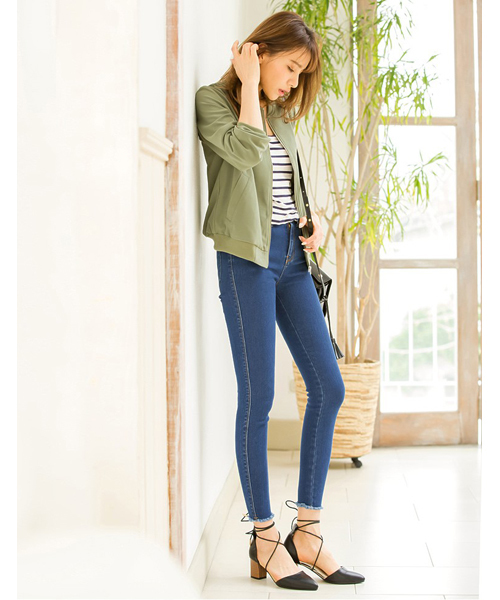 Re:EDIT（リエディ）の「ベーシックTYPE極ストレッチ裾フリンジデニム[Re:EDIT/リエディ][春夏新作][リエディオリジナル]（デニムパンツ・レディース・ライトブルー/ブラック/ネイビー/ブルー・X-LARGE/XX-LARGE/X-SMALL/MEDIUM/SMALL/LARGE/XX-SMALL）」の6枚目の写真