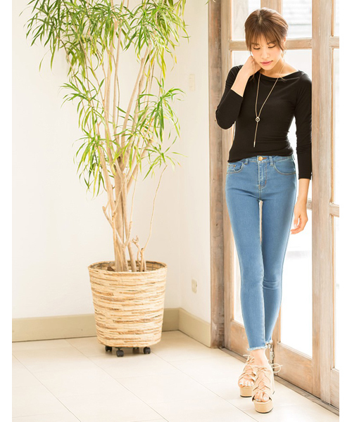 Re:EDIT（リエディ）の「ベーシックTYPE極ストレッチ裾フリンジデニム[Re:EDIT/リエディ][春夏新作][リエディオリジナル]（デニムパンツ・レディース・ライトブルー/ブラック/ネイビー/ブルー・X-LARGE/XX-LARGE/X-SMALL/MEDIUM/SMALL/LARGE/XX-SMALL）」の7枚目の写真